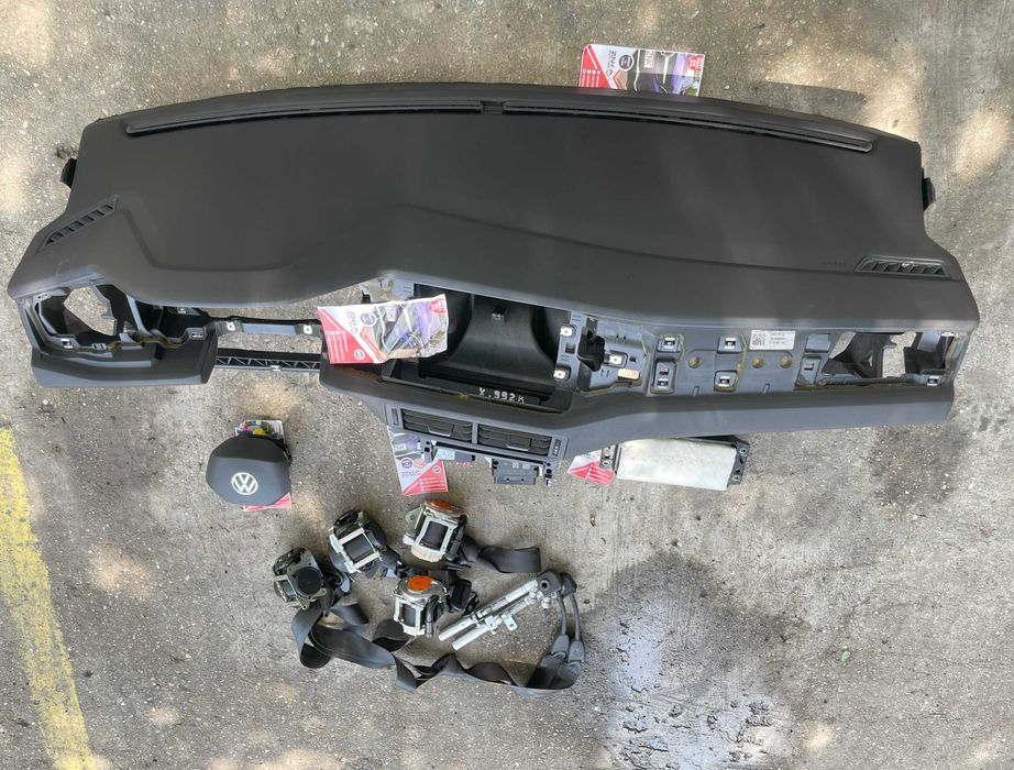 VW Taigo - plansa de bord - set centuri de siguranta - kit airbag