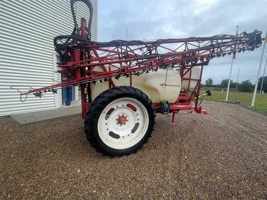 Met erbicidatHardi Scanagri 4000 litri cu 28 m an 2017 Amazone Kuhn