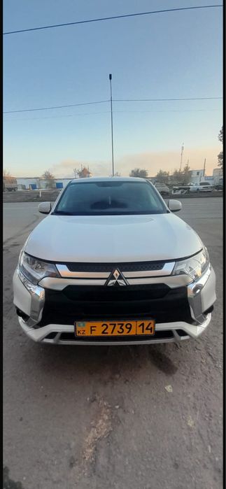 Митсубиси аутлэндер