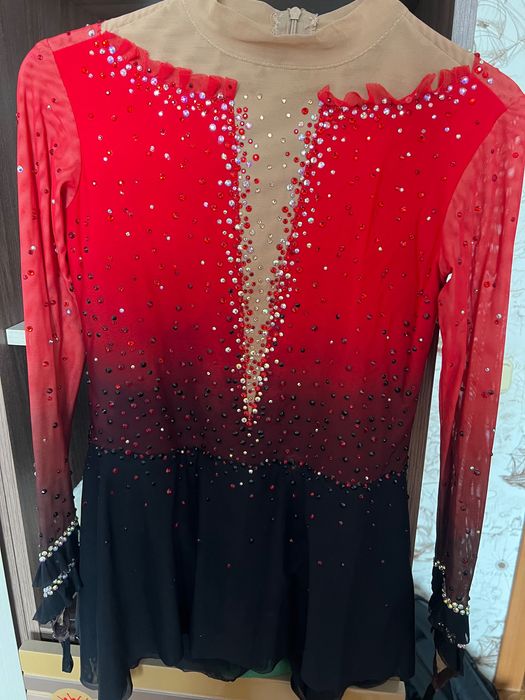 Продаю платье для выступления