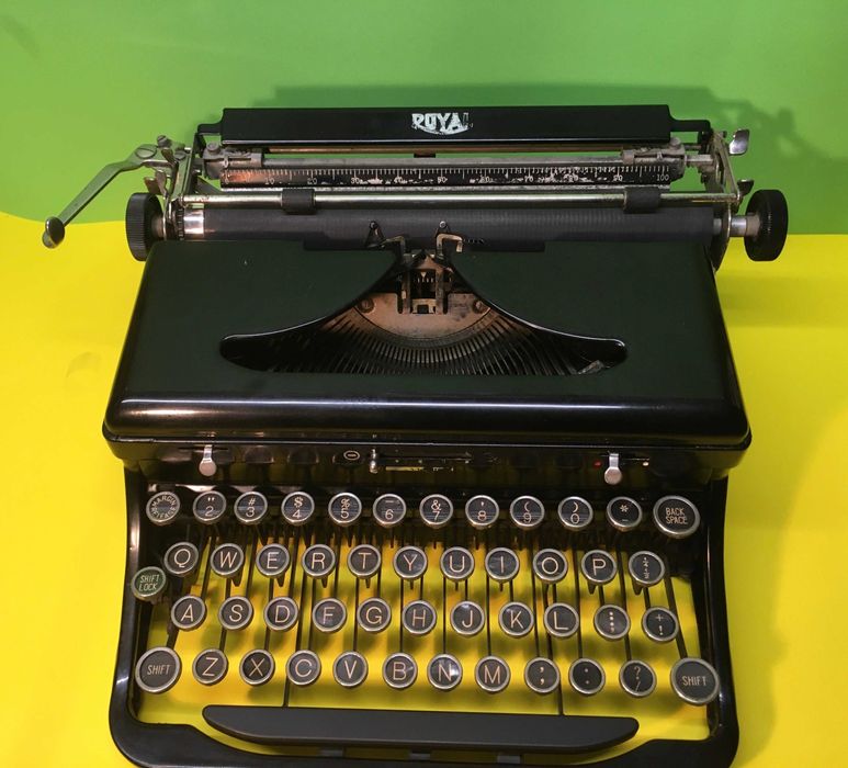 Винтидж пишеща машина Royal Portable Модел O 1934 г. Работеща !