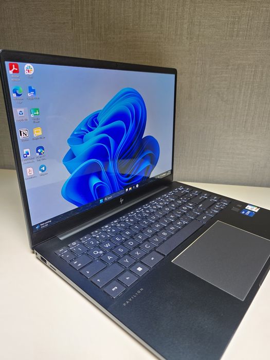HP Pavilion Plus 14 OLED / i7-13700H / 16GB RAM / 512GB SSD