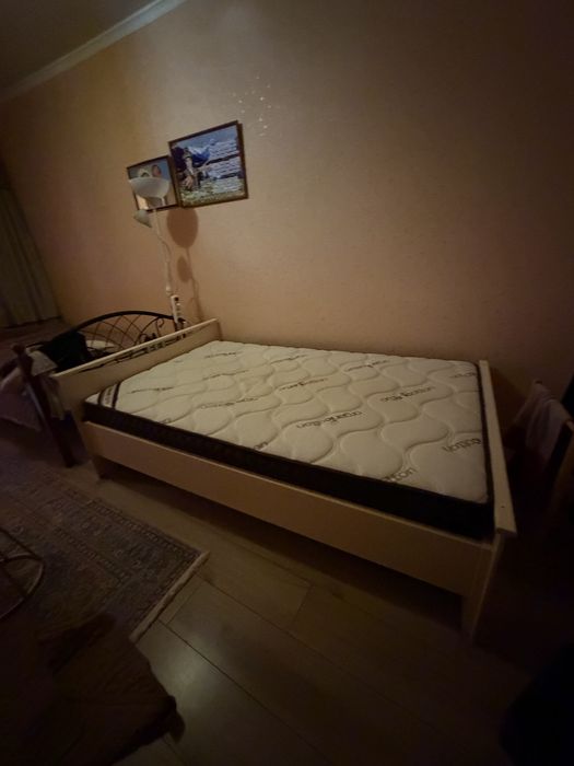 Продаётся кровать с матрасом