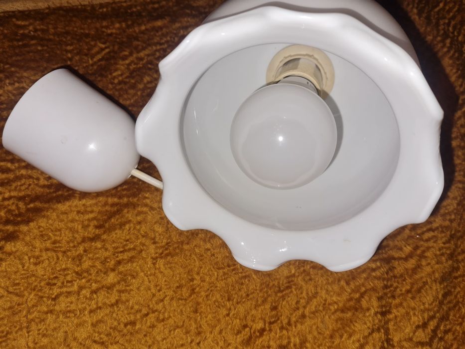 Полюлей един  единичен 2бр, лампа за стена 2бр. и за бюро,