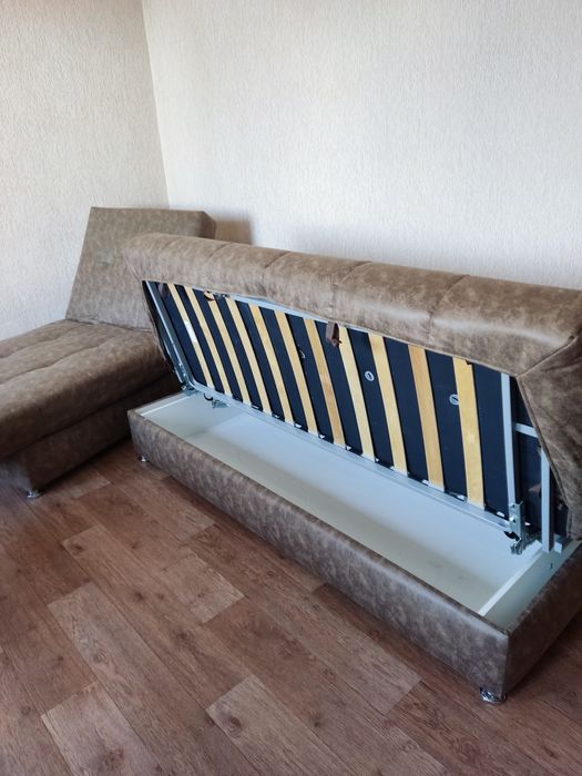 Диван кровать с оттоманкой