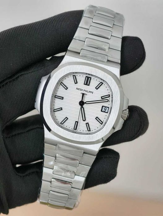 patek philippe nautilus бял циферблат