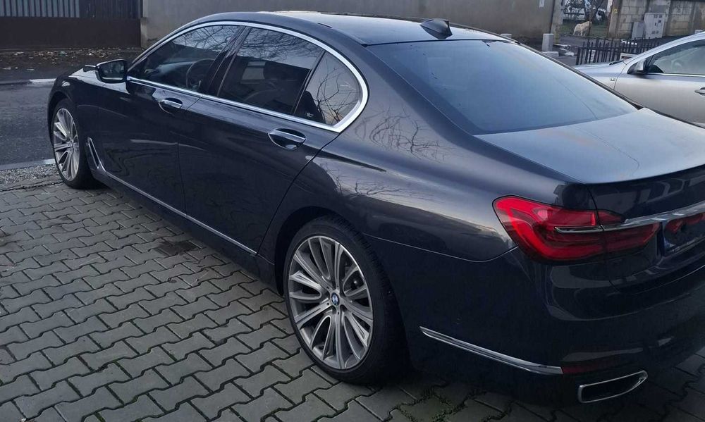 BMW 750i Xdrive, 4,4l benzina