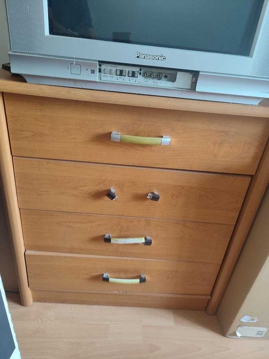 Продам шкаф с зеркалом