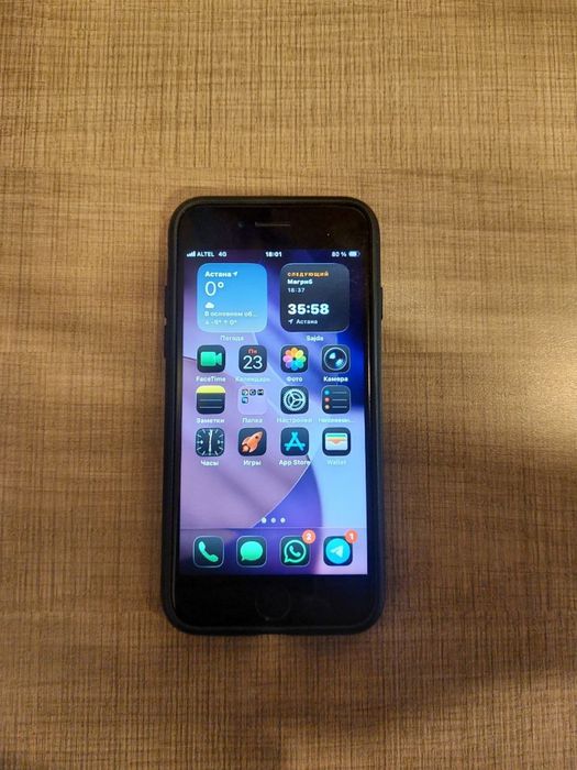 Айфон се2020 на 128гб