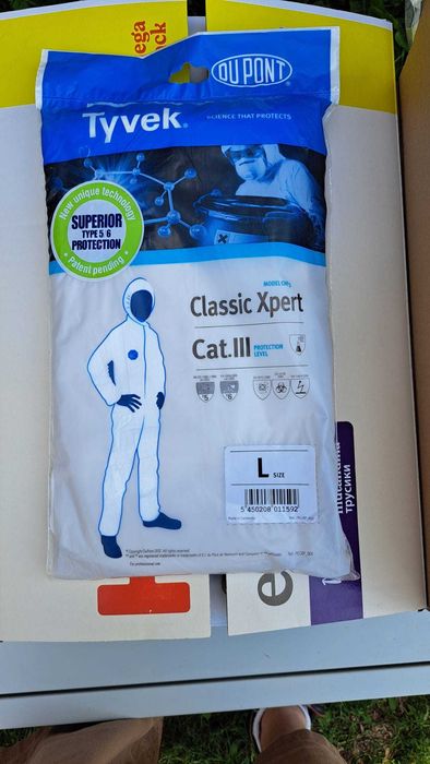 Echipament de protectie/Costum de protectie radioactiv / biologic / vopsitorie / Tyvek DuPont CHF5 Classic Xpert Cat.III / DuPont Proshield 10 CHF5