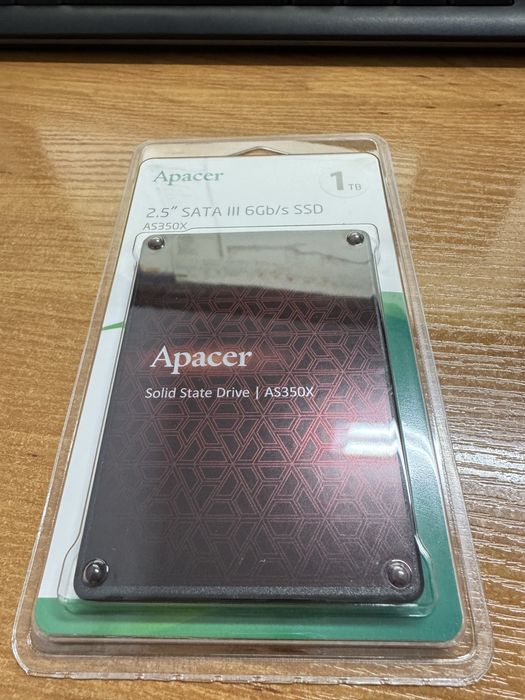 SSD жесткий диск  2.5