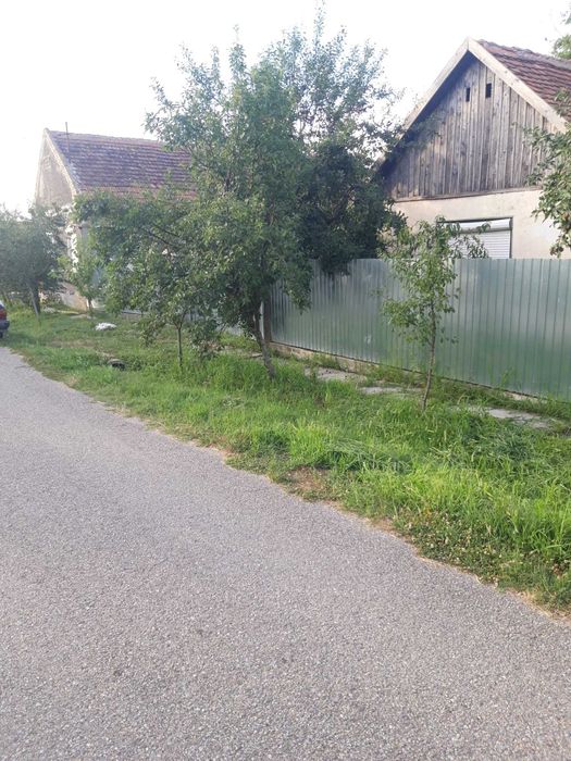 Casa de vanzare+ teren