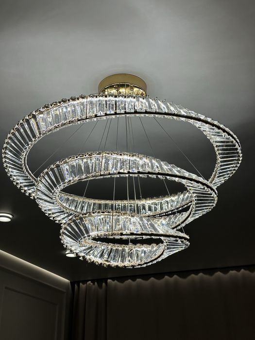 Продам люстру, светильники