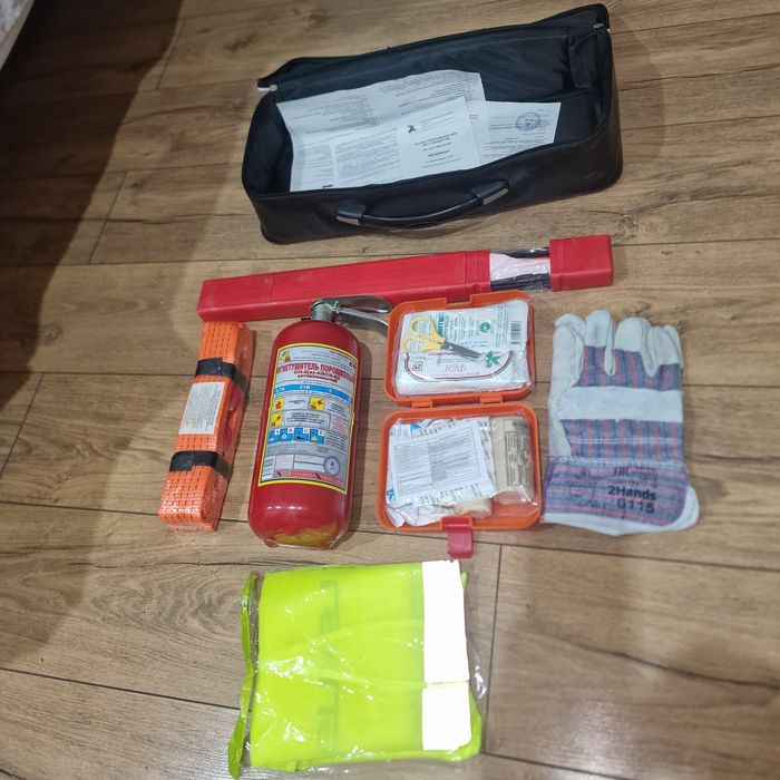 Фирменый аварийный чемоданчик Lexus Emergency Kit