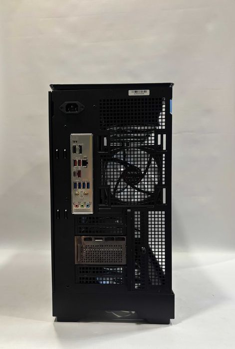 Геймърски компютър AMD Ryzen 7 9800X3D, RTX 5070 Ti 16GB, 64GB ram