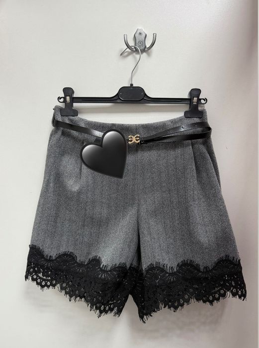 Къси зимни панталонки с дантела