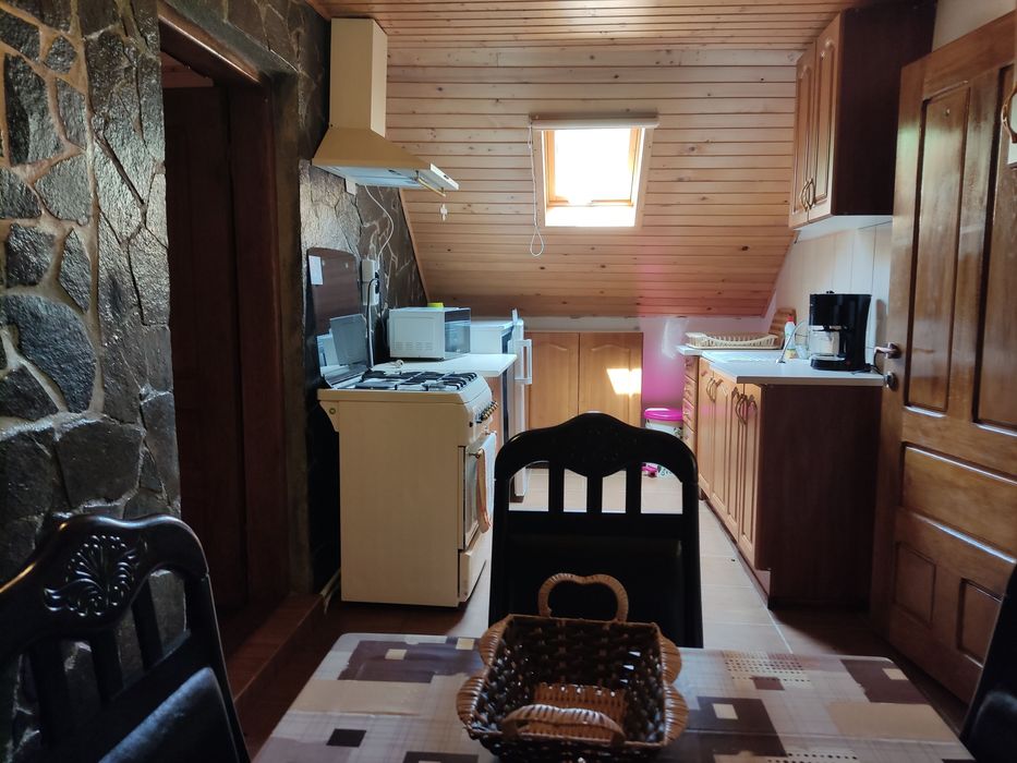 Vând proprietate la munte,potențial turistic.Zona Polovragi-Racovița.