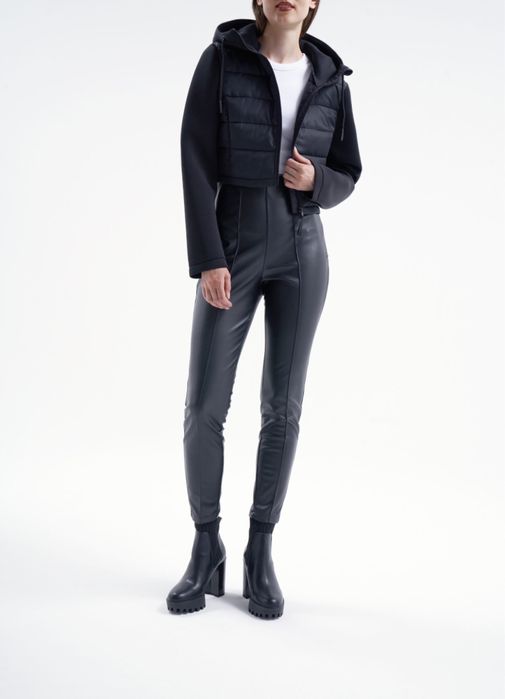 Укороченная куртка с капюшоном