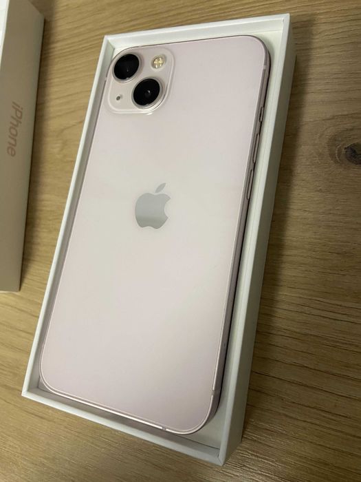 iPhone 13 256GB PINK - Stare impecabilă + 7 huse la pachet
