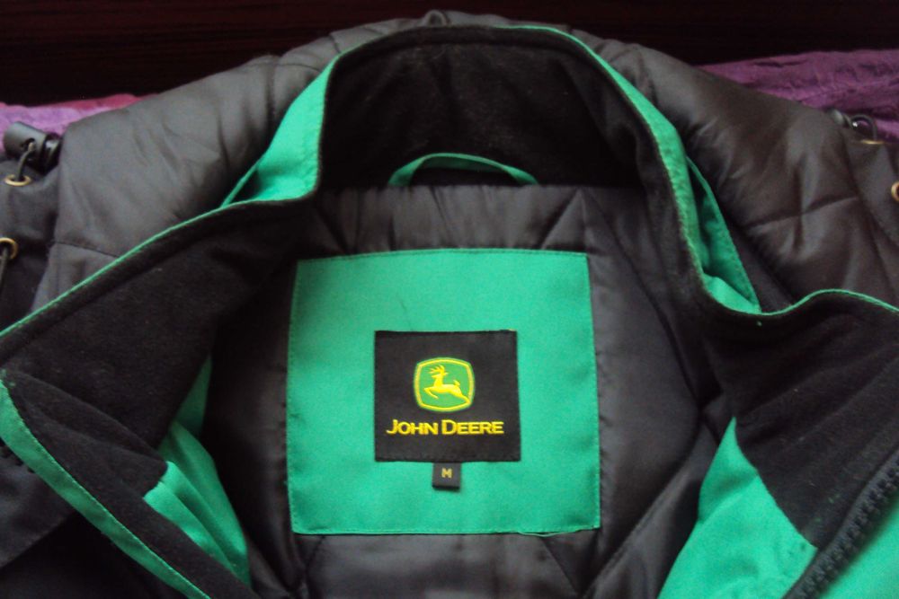 Яке "John Deere"