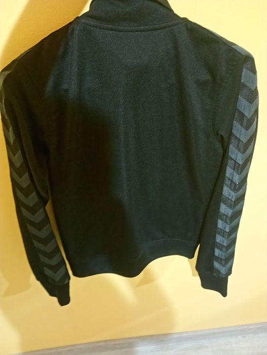 Bluză sport hummel mărime S (11-12) ani