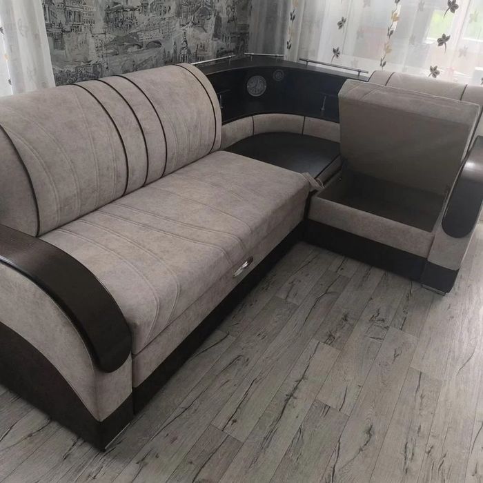 Диван в хорошем состояни одам