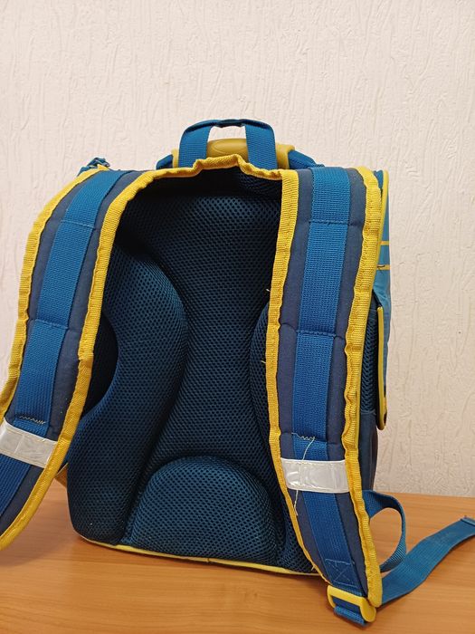 Рюкзак школьный.