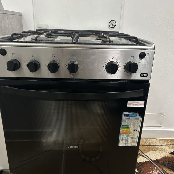 Aragaz zanussi , stare  de functionare impecabila