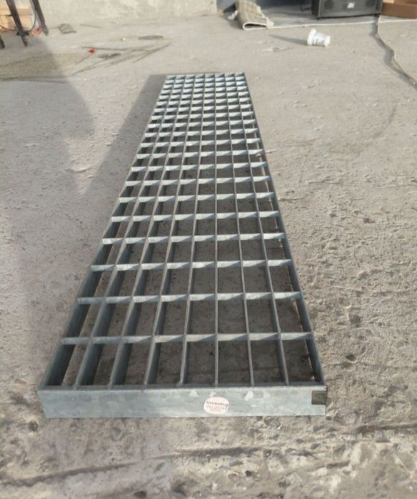 Trepte zincate galvanizate