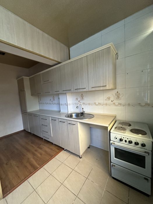 Ibn sino 1 3/2/5 uy sotiladi Ozimizaniki 3xonali remont qberiladi