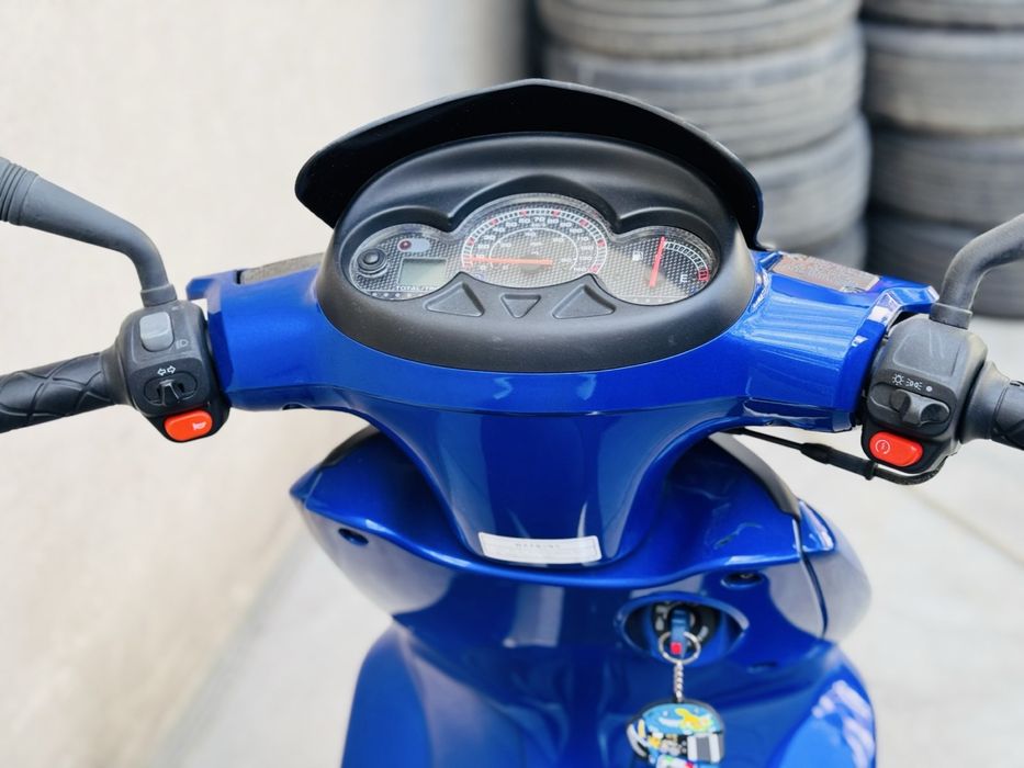 Скутер Yamaxa Maxster 150кубика топ