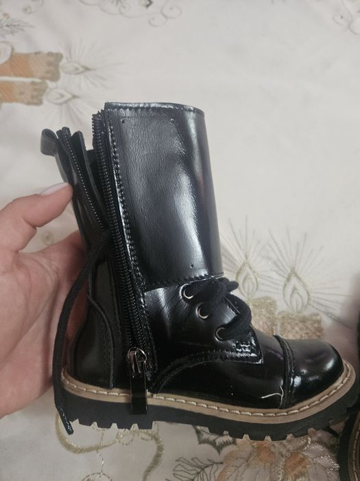 Cizmulite fetite nr 23 din piele lacuita