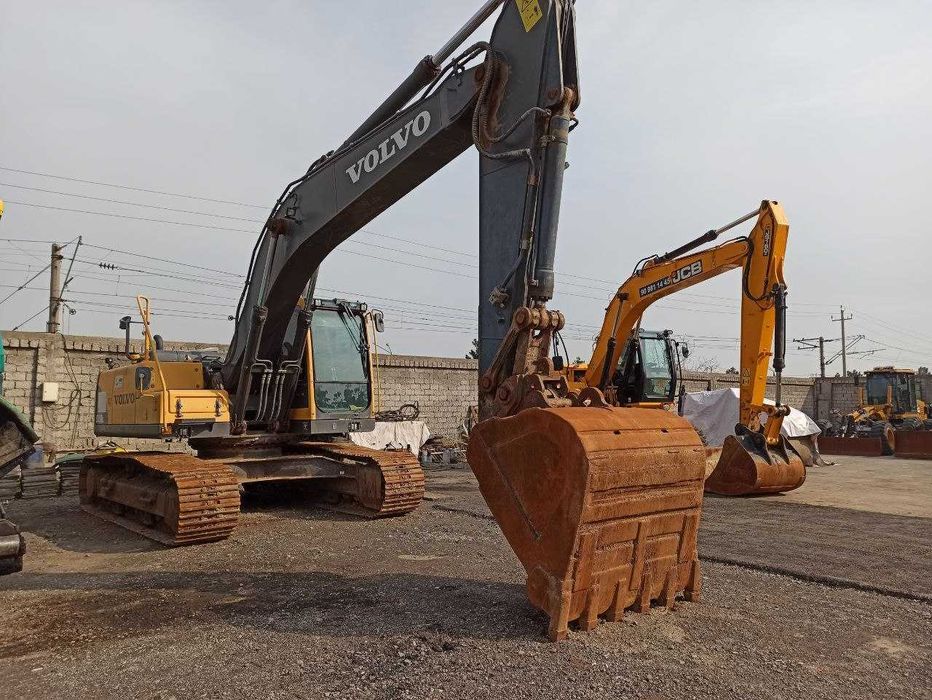 Продам экскаватор VOLVO 210 ec blc