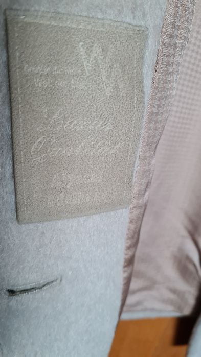 Haină călduroasă toamnă-iarnă din material de calitate superioară.