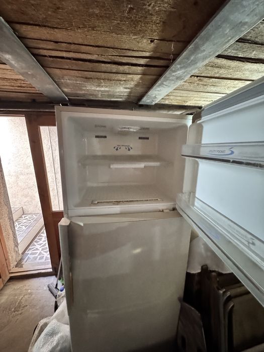 Продам холодильник срочно огромный