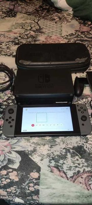 Nintendo Switch cu toate accesoriile originale + husa Zelda