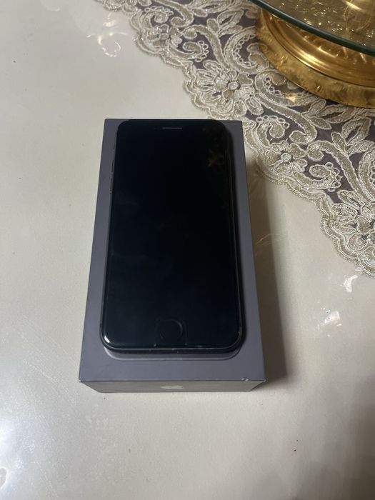 Продам айфон 8 на 64г