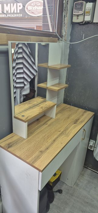 Продам  стол с зеркалом