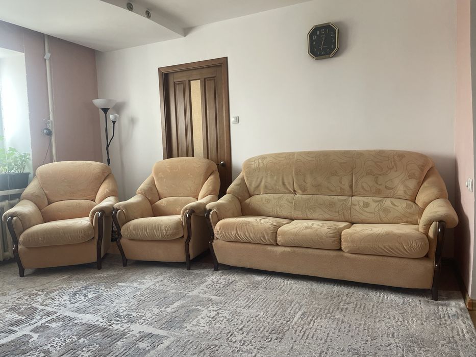 Диван и два кресла