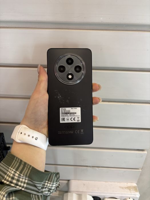 OPPO Reno 12F  телефон