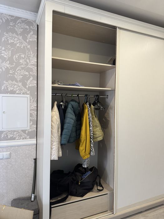 Срочно продаю шкаф купе