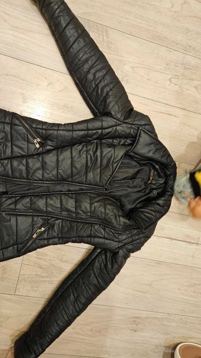 Яке кожено черно