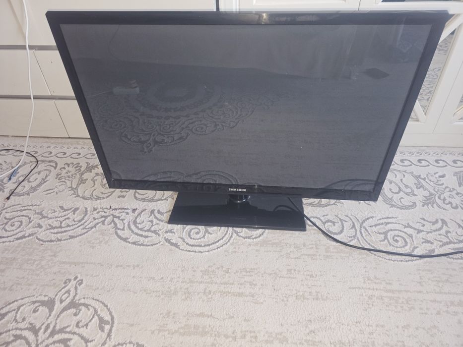 Телевизор "Samsung" 43 дюйма