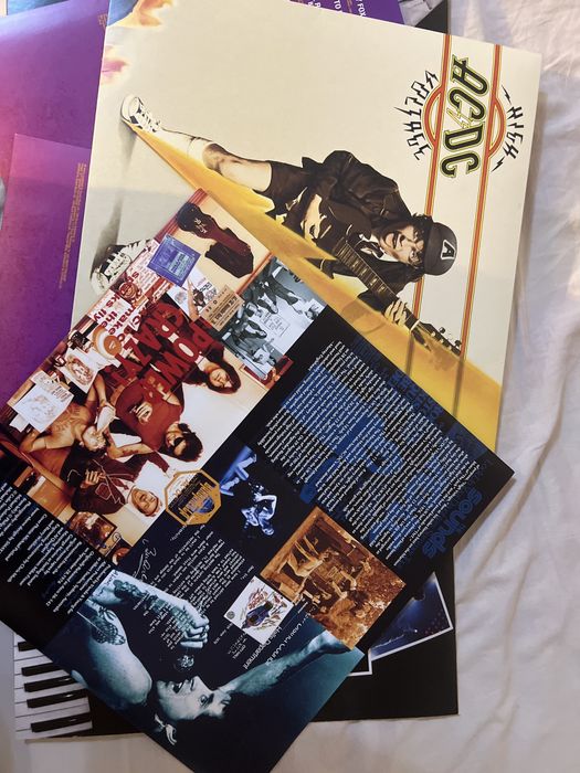 vand 2 vinyluri (ACDC si BOHEMIAN RHAPSODY)