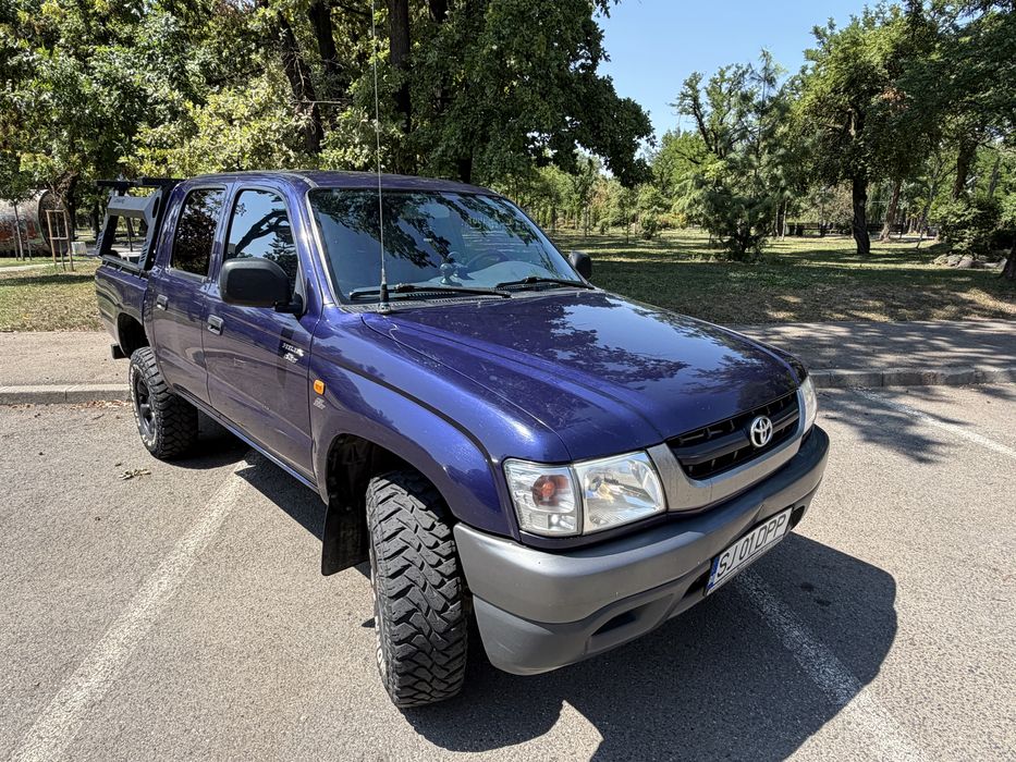 TOYOTA Hilux