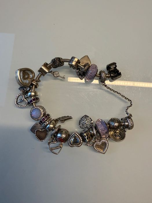 Pandora гривна с талисмани