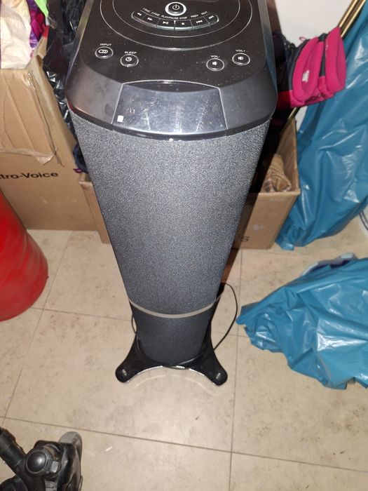 Vand 2 boxe active cu radio,USB card.