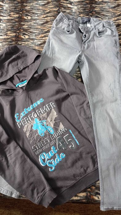 Детски лот -дънки със суитшърт