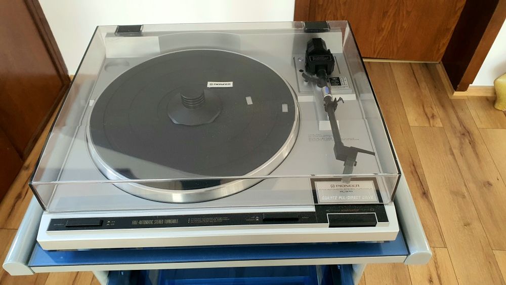 Vând Pioneer PL 970