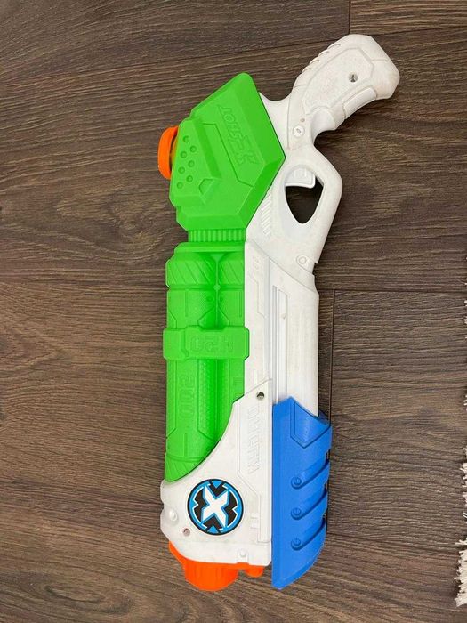 пистолет бластер NERF и водный бластер